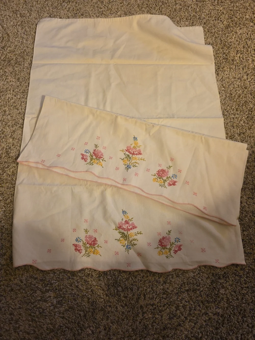 Embroidered Floral Pillowcase Set in Cream and Pink